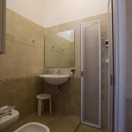 Ξενοδοχείο Desiree 3*