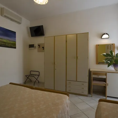 Hotel Desiree 3*